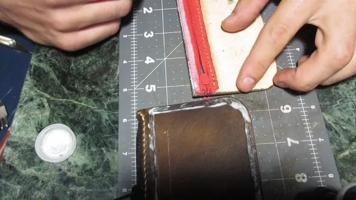Glueing Keychain Zipper Wallet